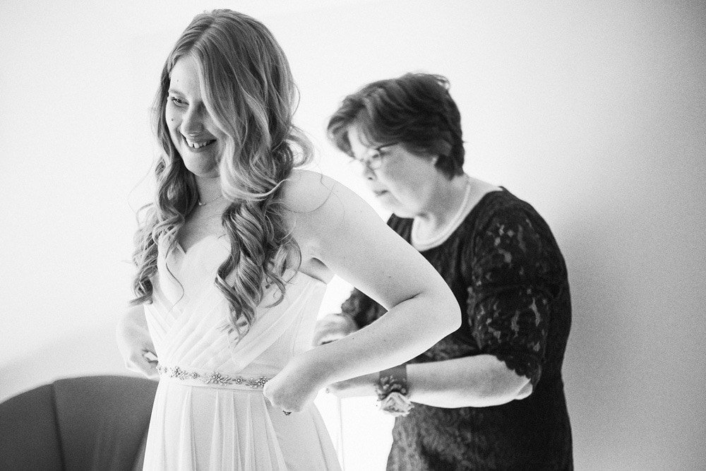 bride and mother getting ready